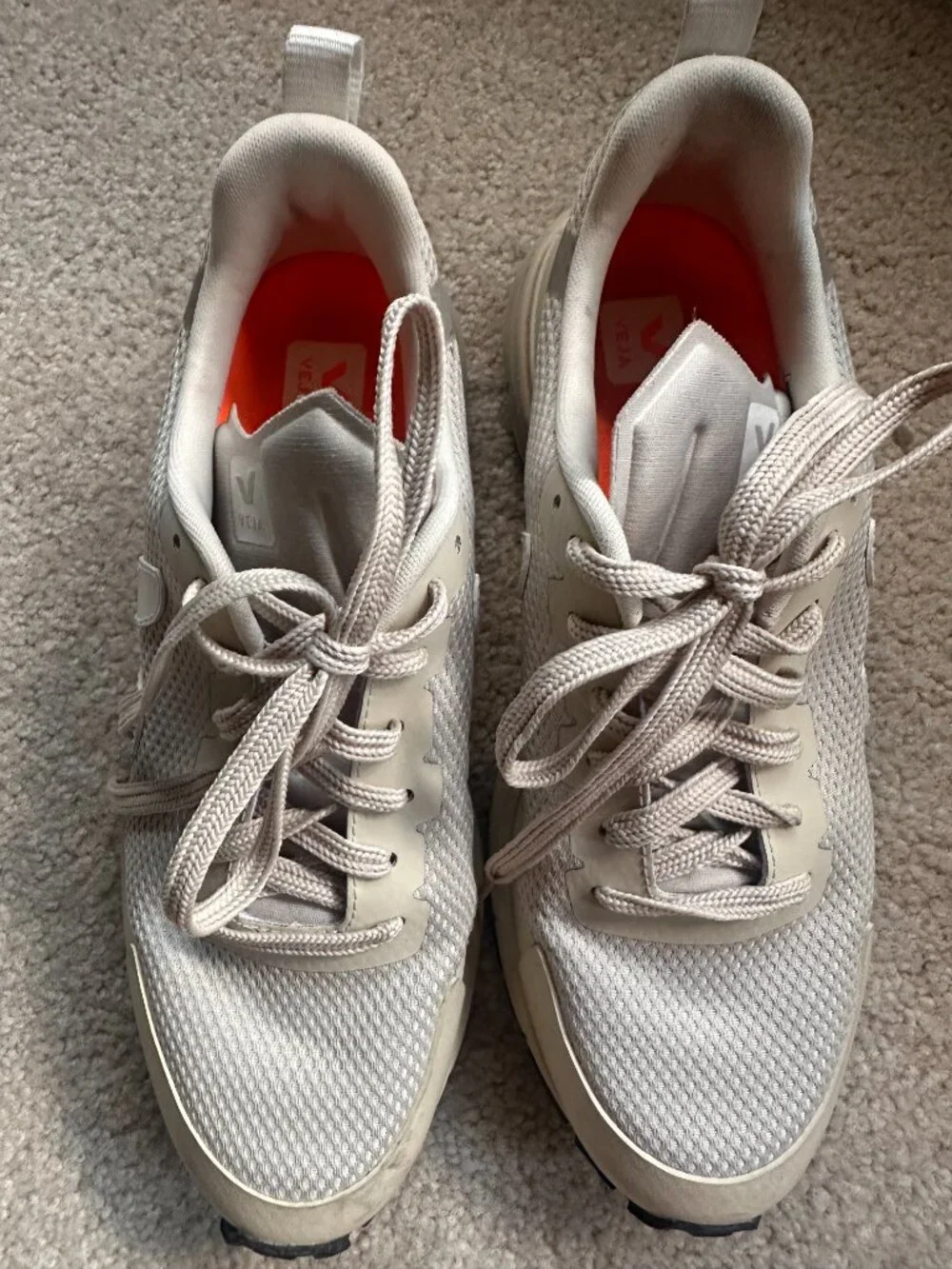 Veja Dekkan Alveomesh sneakers size 9!